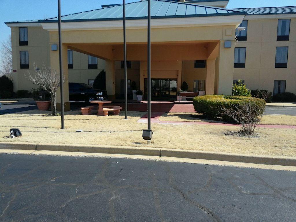 Southaven Inn Express - Memphis International Airport/Graceland Exterior photo